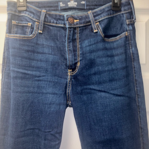 6R Hollister Jeans - Picture 2 of 5